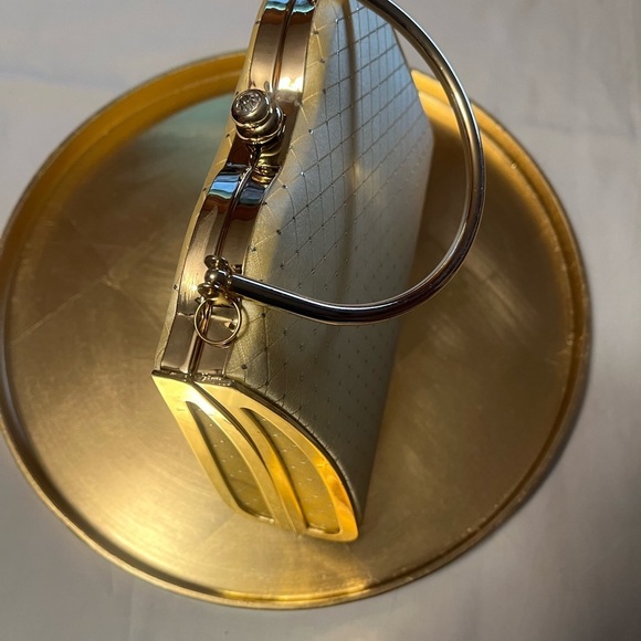 🔥SALE Vintage Gold handbag with Gold-Tone Chain - Picture 5 of 13